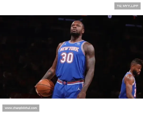 30秒|NBA球星朱利叶斯·兰德尔与特伦斯·曼恩在成都篮球场与球迷共享篮球的激情和技巧 30秒|NBA球星朱利叶斯·兰德尔与特伦斯·曼恩在成都篮球场与球迷共享篮球的激情和技巧
